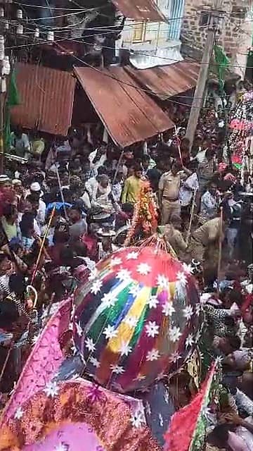 <div class="paragraphs"><p>ಲಾಠಿ ಚಾರ್ಜ್</p></div>